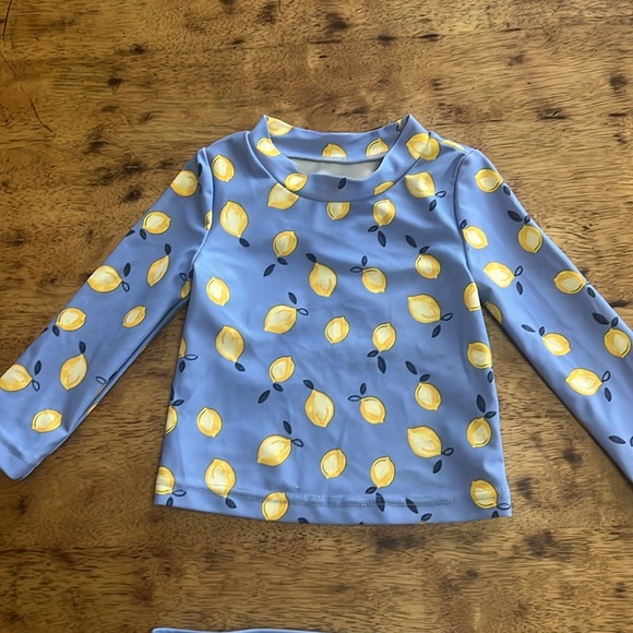 Carter’s girls rashguard 2pc swim set - Picture 3 of 4